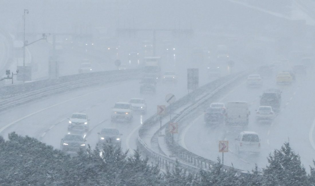 İSTANBUL, – İstanbul’da sabah saatlerinde başlayan kar yağışı bazı ilçelerde