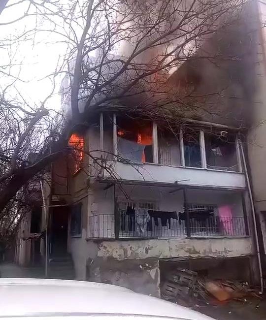 Vehbi DEMİR/İSTNABUL KANARYA Mahallesi Çalışkuşu Sokak’ta bulunan 2 katlı binanın