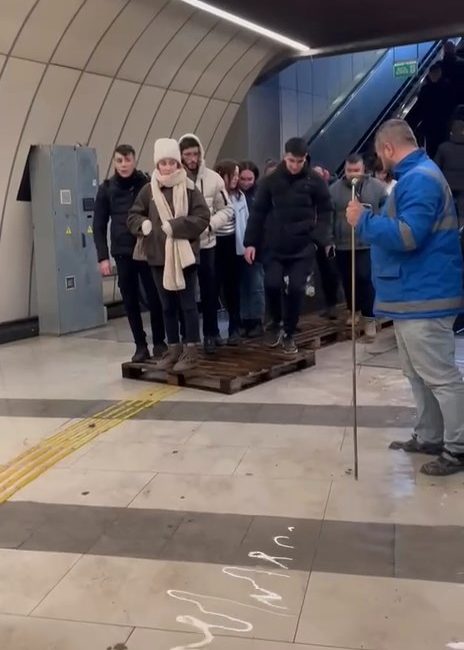 Baran AKKAYA/İSTANBUL, -KÜÇÜKÇEKMECE’de bulunan Cennet Mahallesi metrobüs durağı alt geçidini