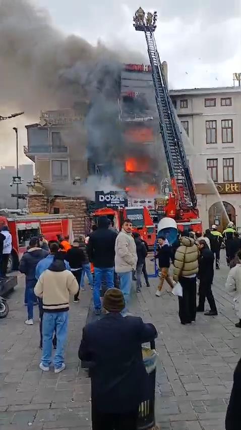 İstanbul Mısır Çarşısı'nın yanındaki restoranda yangın 5 / Ek görünütlerle