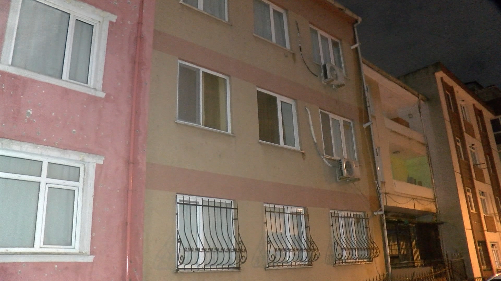 İstanbul Üsküdar'da 4 gün süren elektrik kesintisi ekiplerin çalışmasıyla giderildi