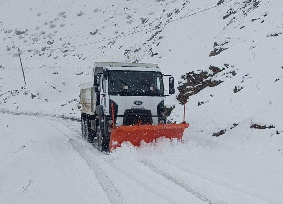 8 KÖY YOLU ULAŞIMA AÇILDI Şırnak’ın Beytüşşebap ilçesinde etkili olan