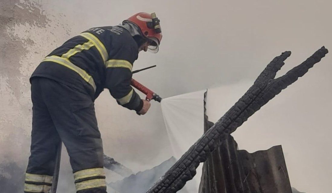 Kahramanmaraş’ta bir toprak evde çıkan yangın maddi hasara neden oldu.