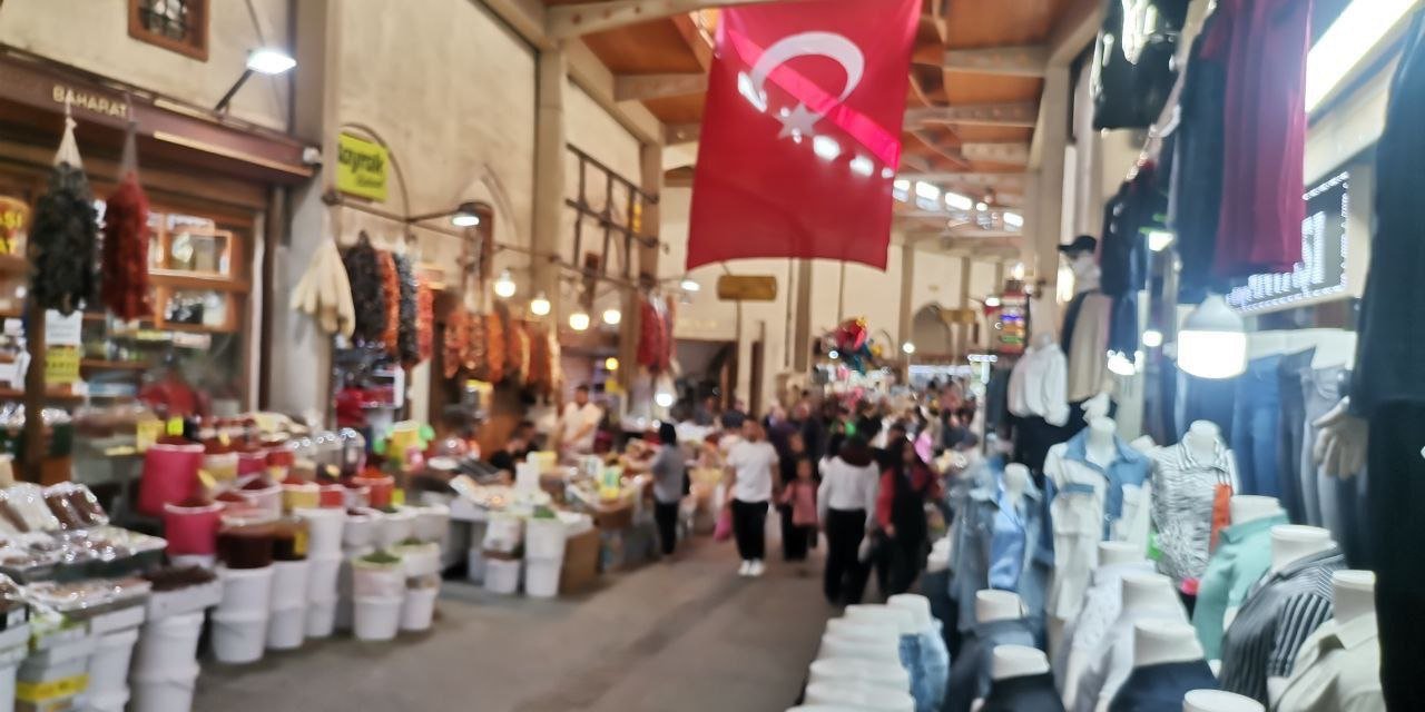 Kahramanmaraş'ta Bayram Hazırlıkları Başladı: Çarşılar Hareketlendi, Ev Hanımları Tatlı Yaptı 27058