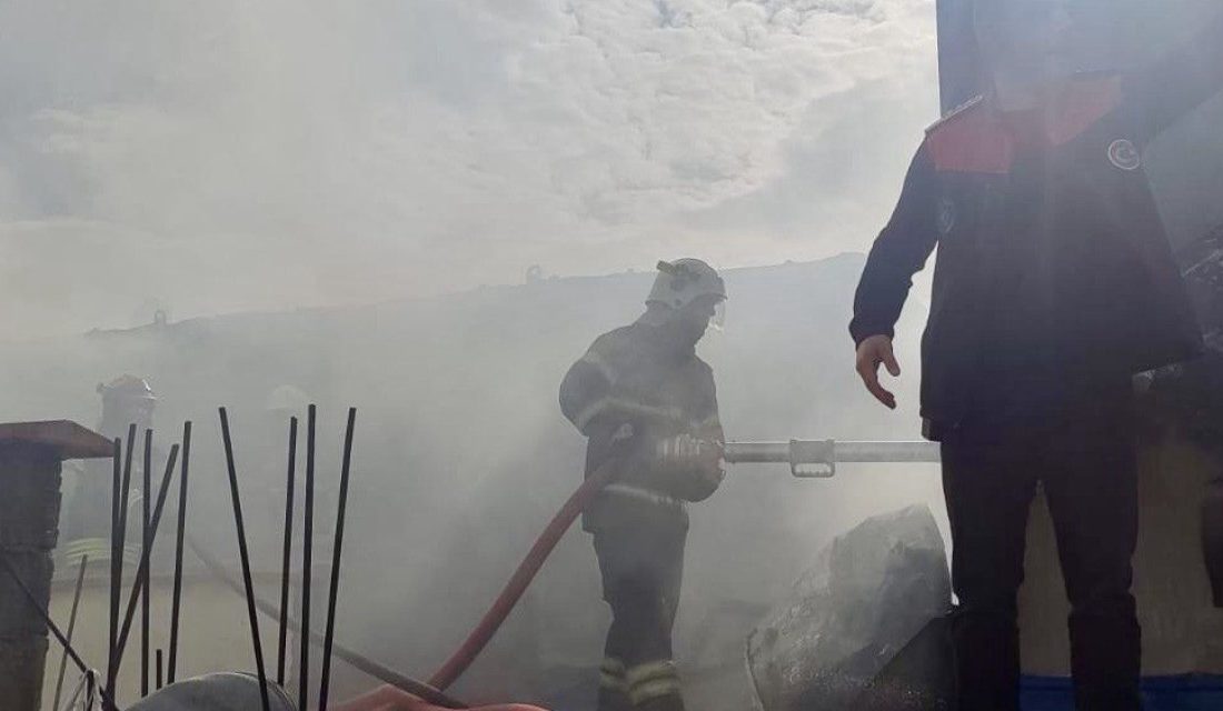 Kahramanmaraş’ta konteynırda çıkan yangın maddi hasara neden oldu. 
