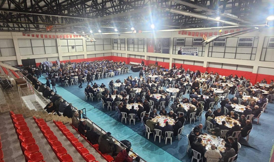Cumhuriyet Halk Partisi Andırın İlçe Teşkilatı kapalı Spor salonunda iftar