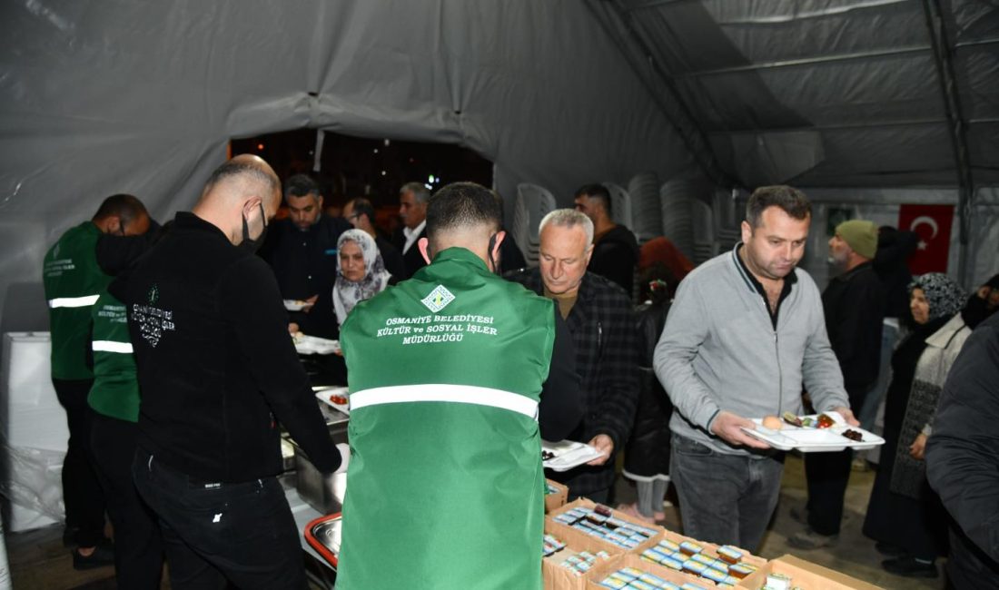 Osmaniye Belediyesi, Kadir Gecesi’nde Devlet Bahçeli Meydanı Atatürk Anıtı yanına