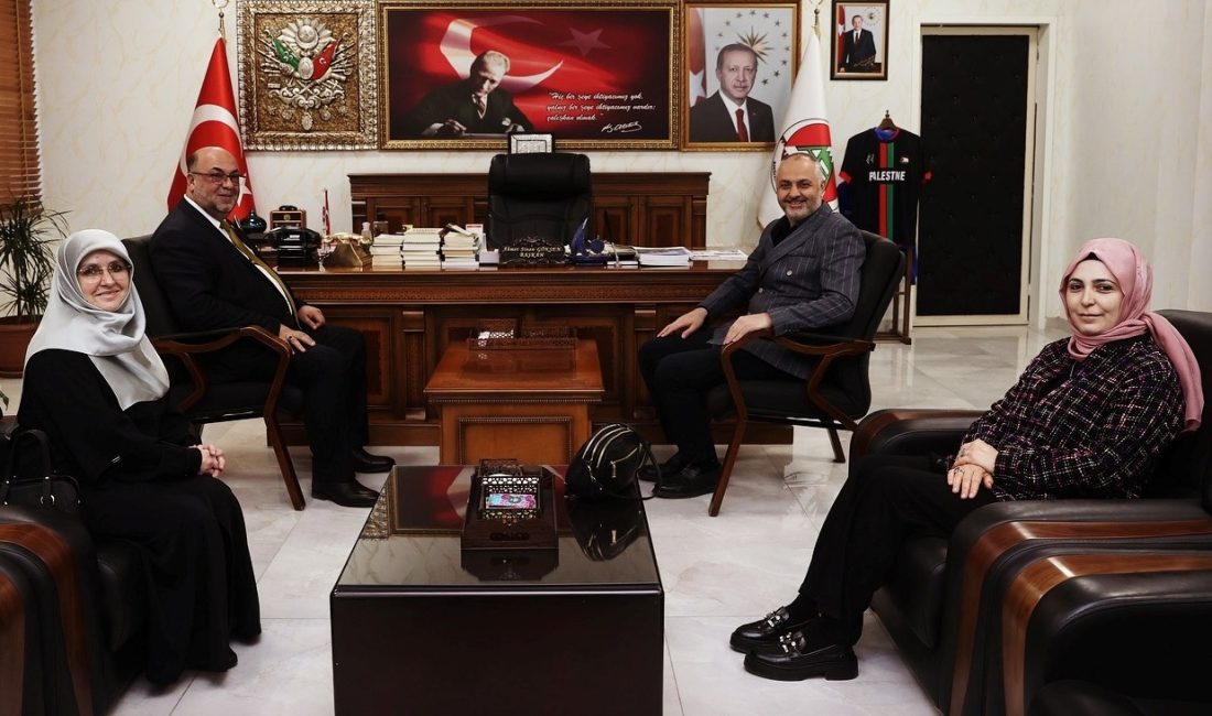 Dulkadiroğlu Belediye Başkanı Mehmet Akpınar Andırın’a gelerek Belediye Başkanı Ahmet