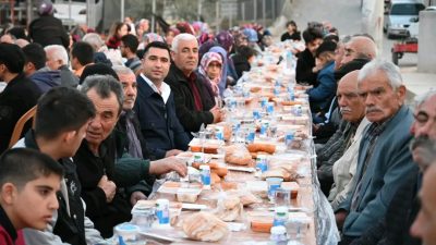 Kadirli Belediyesi tarafından hazırlanan Gezici Aşevi ile iftar sofrası programı