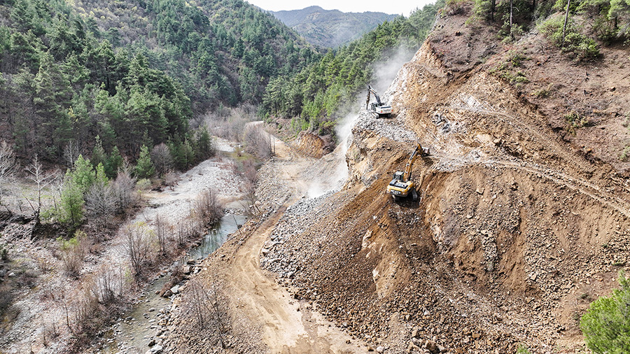Büyükşehir Belediyesi, Andırın ve Onikişubat’ı birbirine bağlayan Karasu Grup Yolu’ndaki