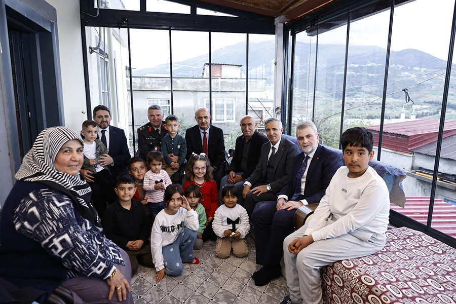 Kahramanmaraş Valisi Mükerrem Ünlüer, Ramazan Bayramı dolayısıyla beraberindeki heyet ile