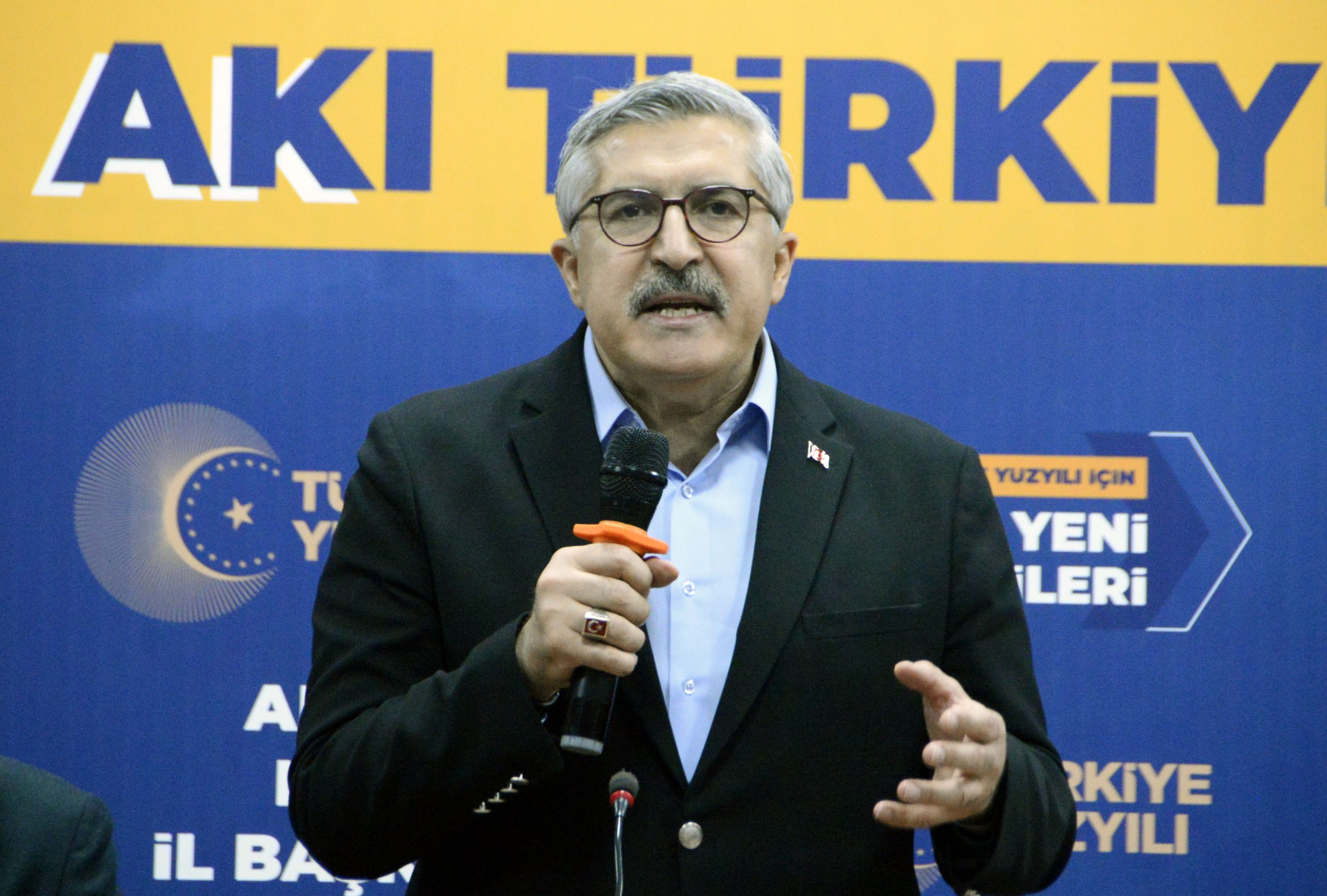 AK Parti'li Yayman: Stajyer genel başkanlar Cumhurbaşkanımızı tenkit ediyorlar