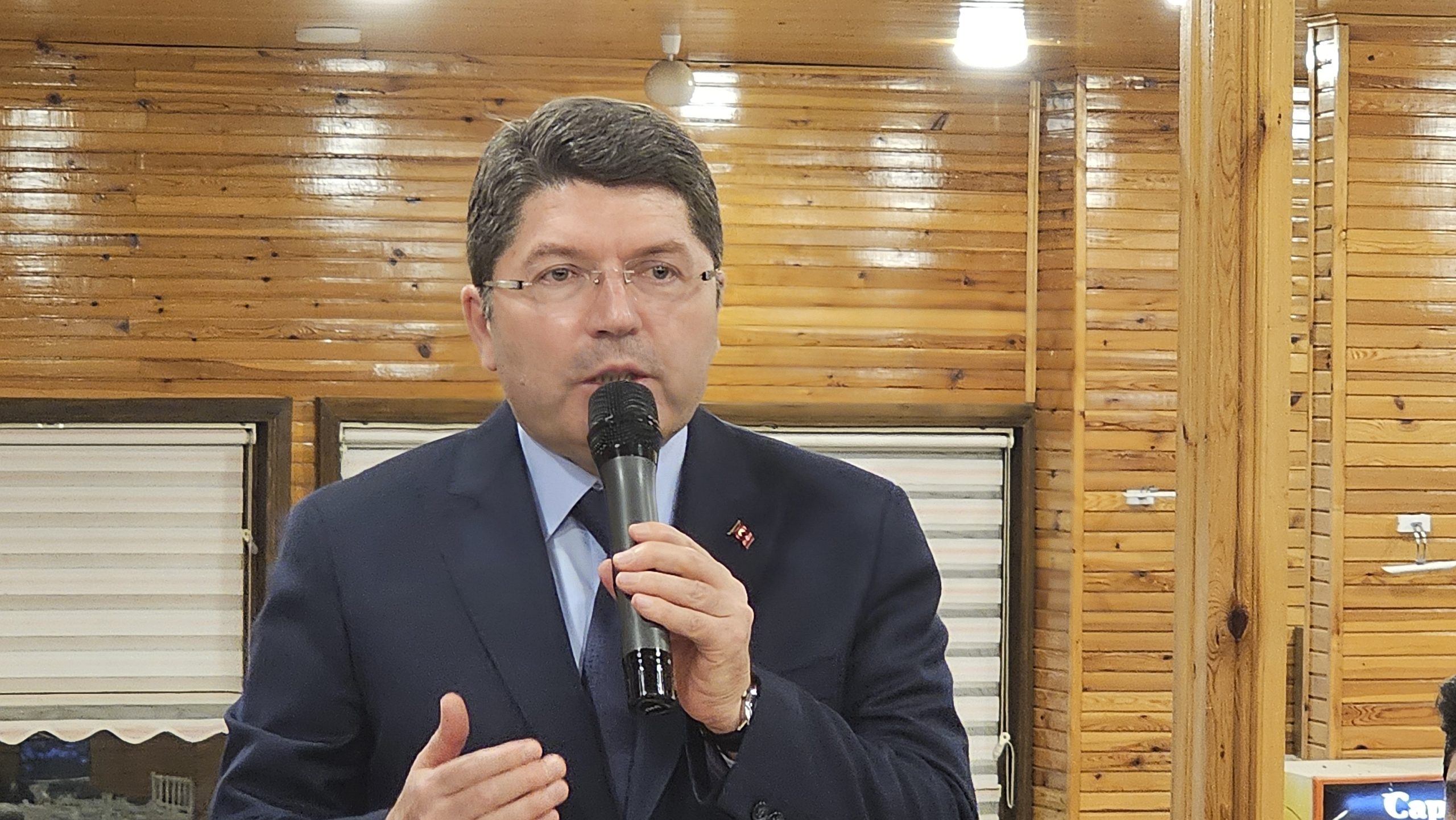 Bakan Tunç: Şehit ailelerimizi üzecek hiçbir adım atmayız Bakan Tunç: Şehit ailelerimizi üzecek hiçbir adım atmayız