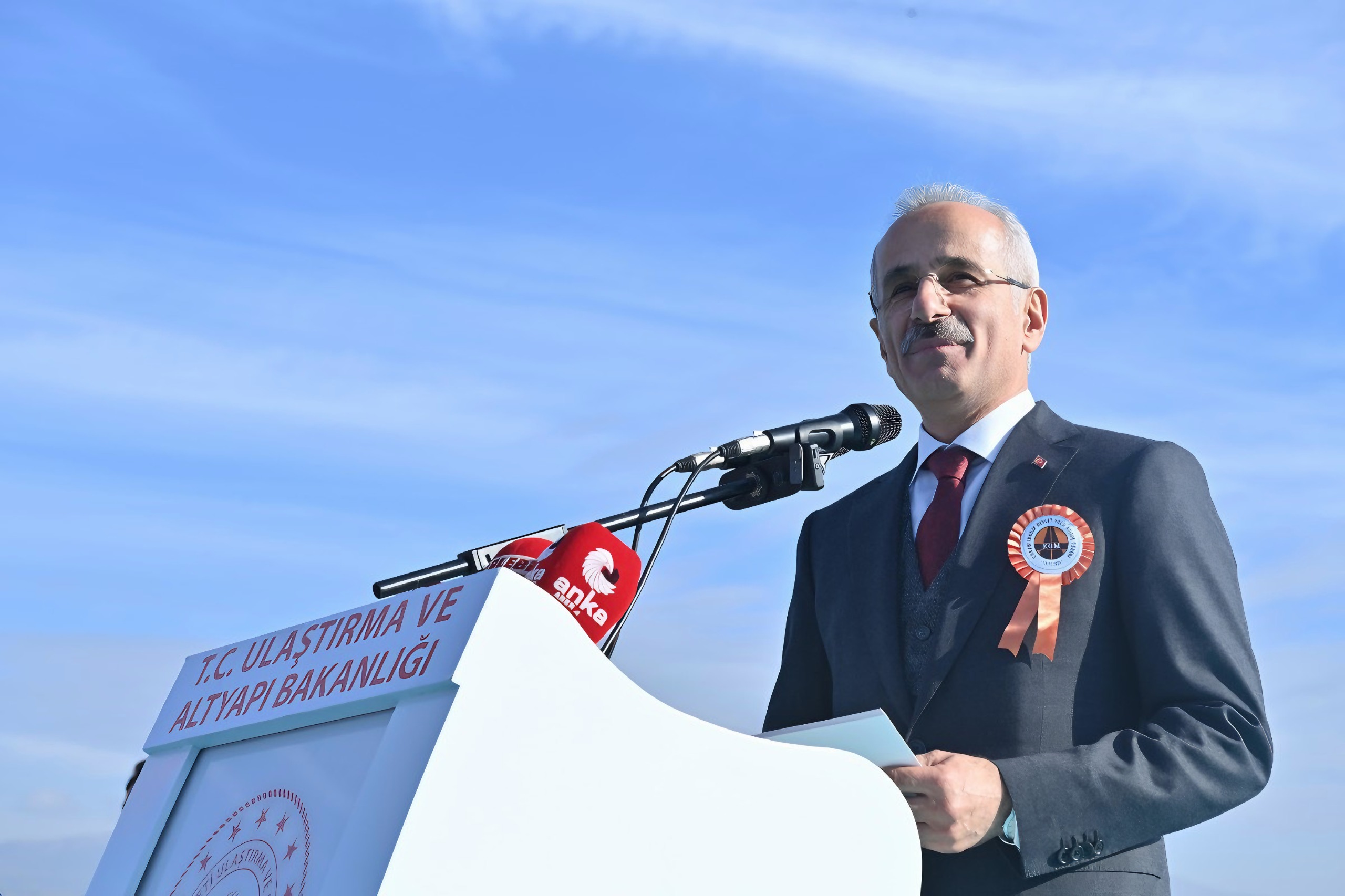 Bakan Uraloğlu: Oyalı ayrımı Cizre devlet yolu, beton yol standardına dönüştürülüyor