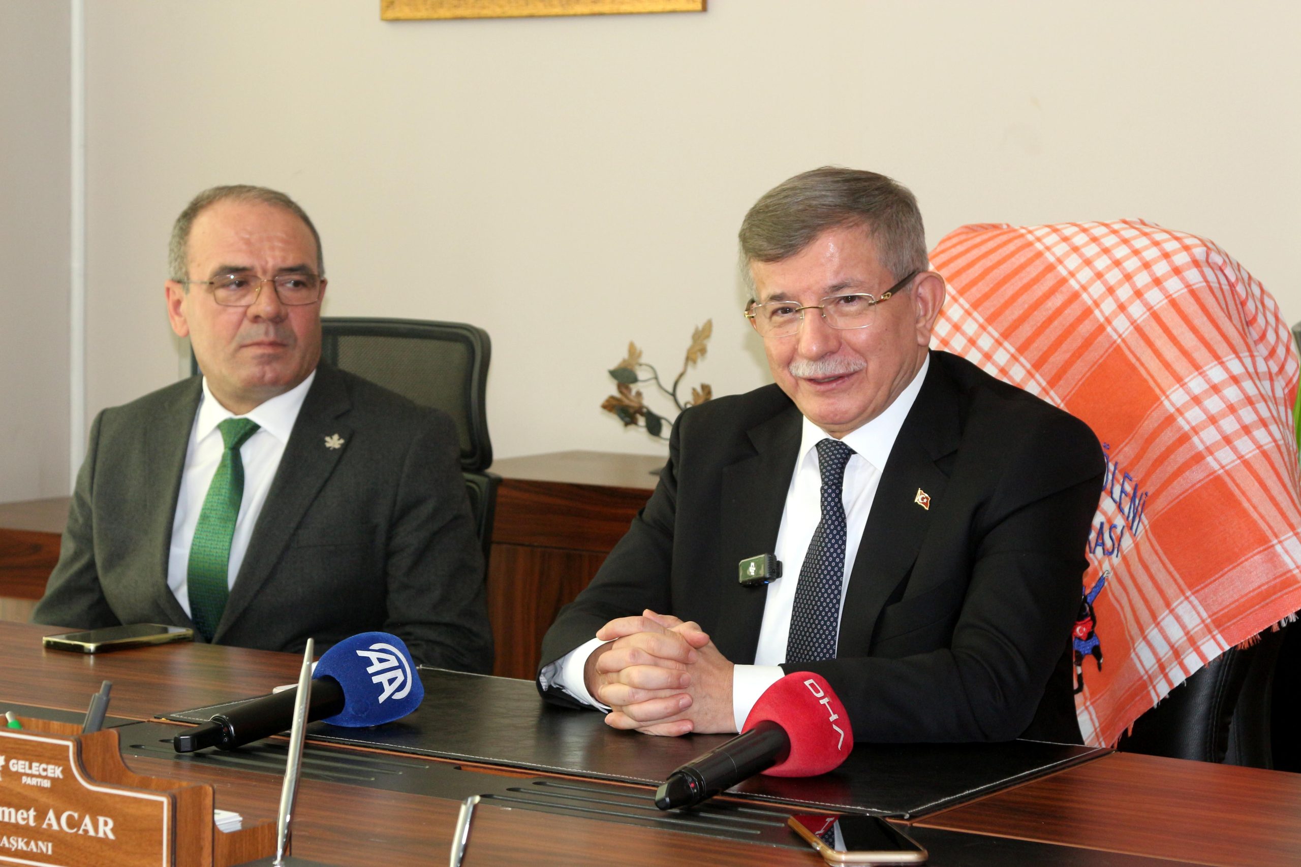 Davutoğlu: Türkiye'de gerçek anlamda siyasi ahlak devrimi şart