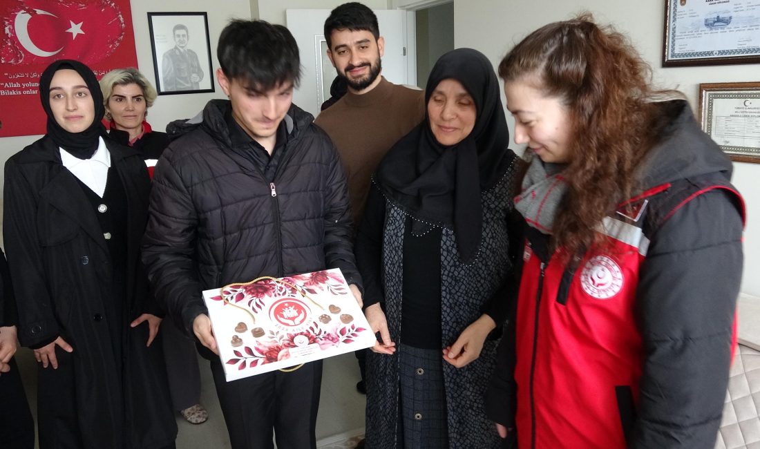 Salih TEKİN/ERZURUM, -ERZURUM’da devlet himayesindeki çocuklar, Ramazan Bayramı dolayısıyla şehitliklerde