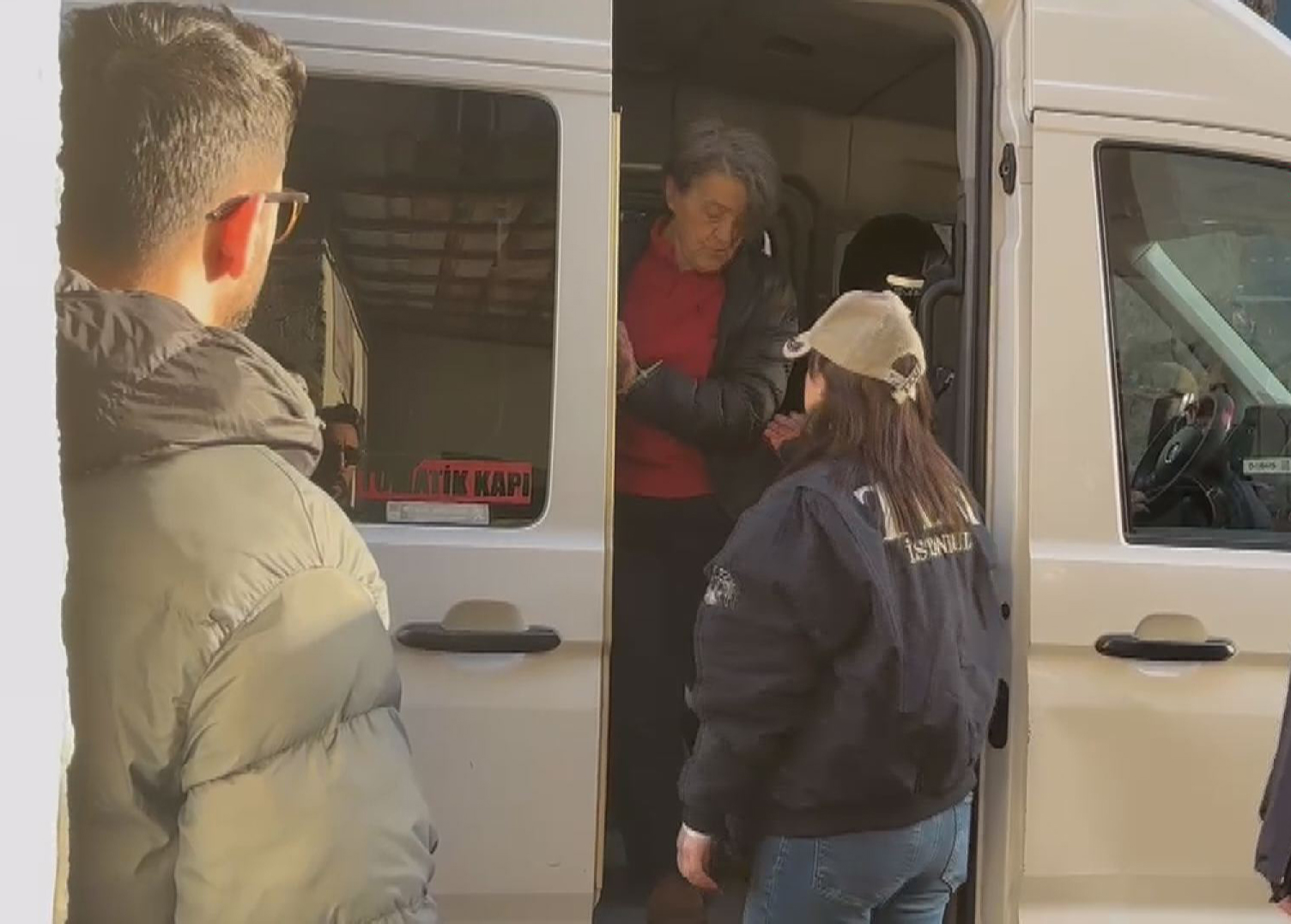 İstanbul DHKP/C operasyonunda Sarıyer eski Belediye Başkanı Şükrü Genç'in de aralarında olduğu 35 kişi adliyeye sevk edildi 4 /Ek görüntü