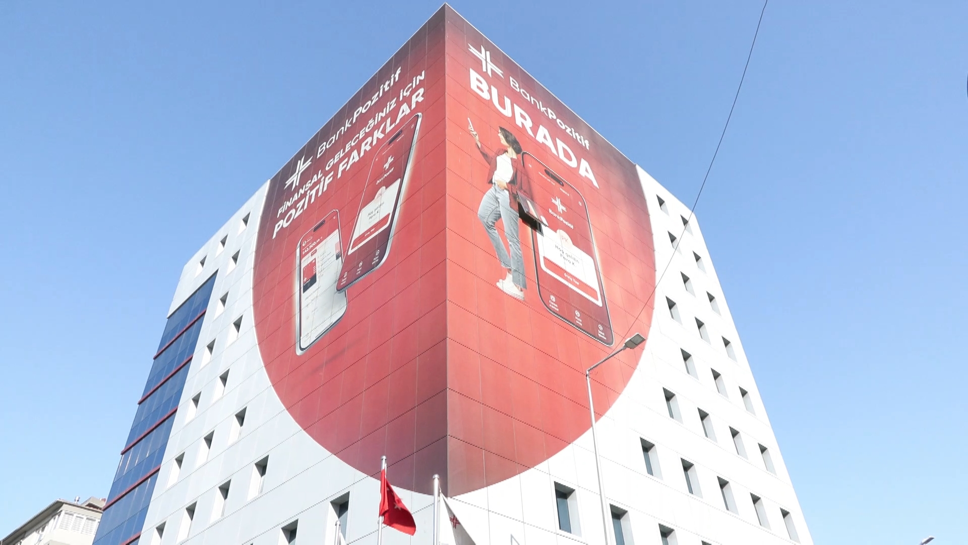 İstanbul -İstanbul'da yasa dışı bahis operasyonu: Flash Haber Tv'nin de aralarında olduğu 23 şirkete el konuldu, 43 gözaltı / Ek görüntüyle 1 İstanbul İstanbul'da yasa dışı bahis operasyonu: Flash Haber Tv'nin de aralarında olduğu 23 şirkete el konuldu, 43 gözaltı / Ek görüntüyle