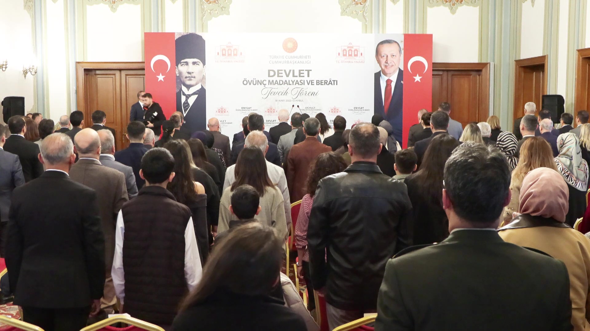 İstanbul Vali Gül'den şehit aileleri ve gazilere Devlet Övünç Madalyası