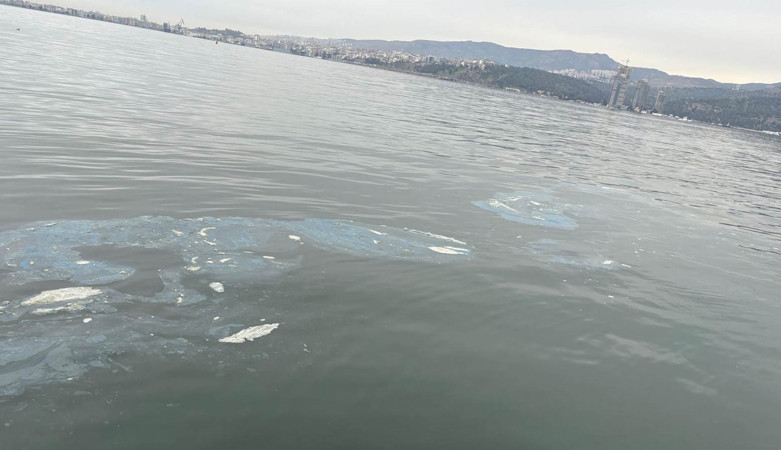İzmir Körfezi'nde denizi kirleten firmaya 8,3 milyon lira ceza