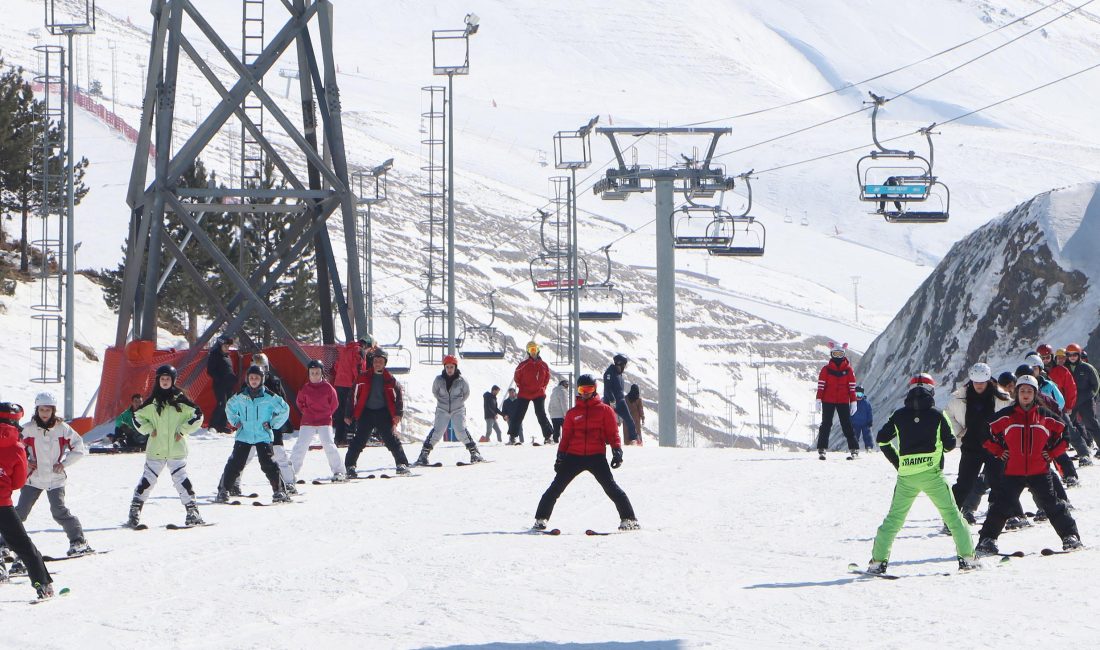 Turgay İPEK/ERZURUM, – ERZURUM, Atatürk Üniversitesi’nin çeşitli fakültelerinde okuyan öğrenciler,