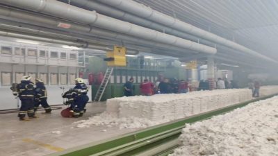 Kahramanmaraş’ın Dulkadiroğlu ilçesinde iplik fabrikasında çıkan yangın maddi hasara neden