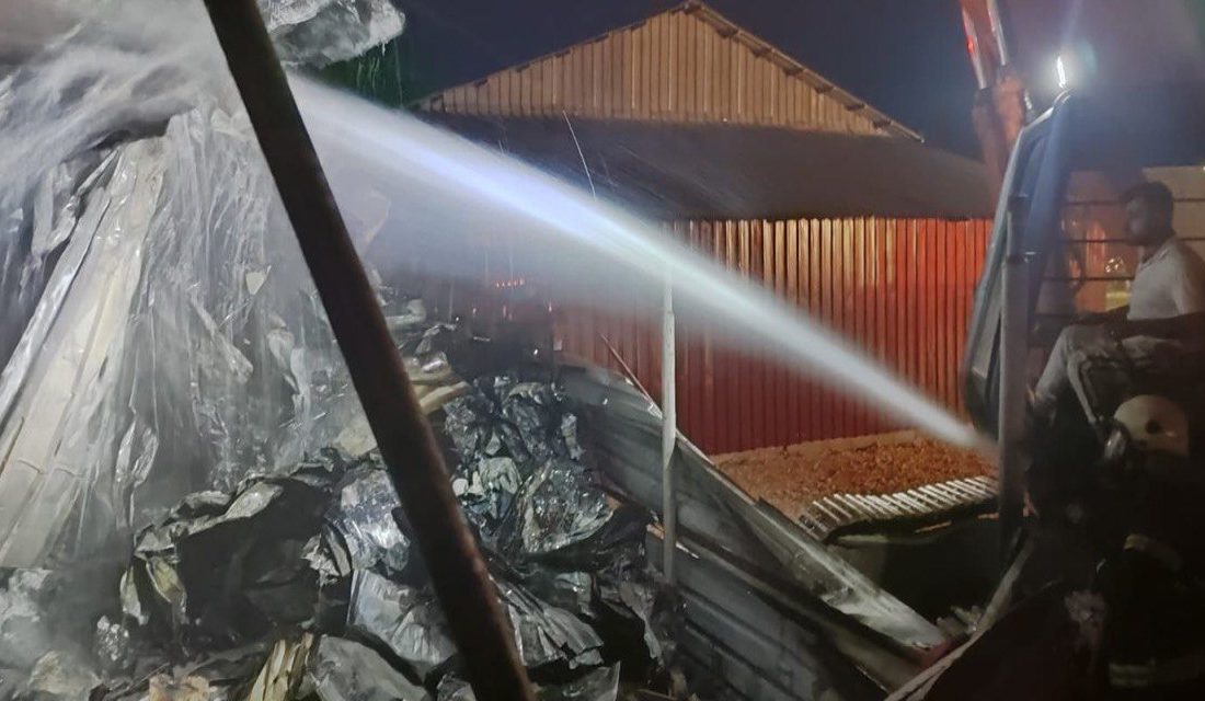Kahramanmaraş’ta geri dönüşüm fabrikasında çıkan yangın, kontrol altına alındı. 
