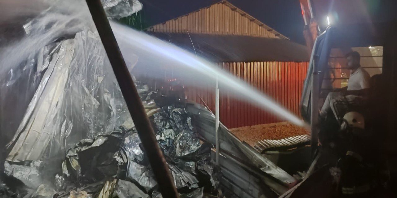 Kahramanmaraş’ta geri dönüşüm fabrikasında yangın 1 27339