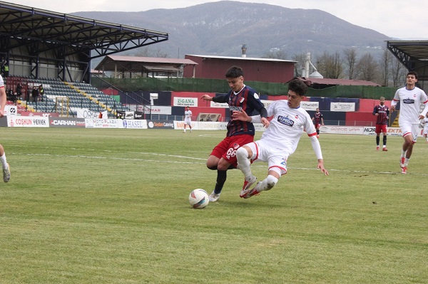Nesine 3.lig 1.grup 28.hafta karşılaşmasında Düzcespor Kahramanmaraş sporu 1-0 mağlup