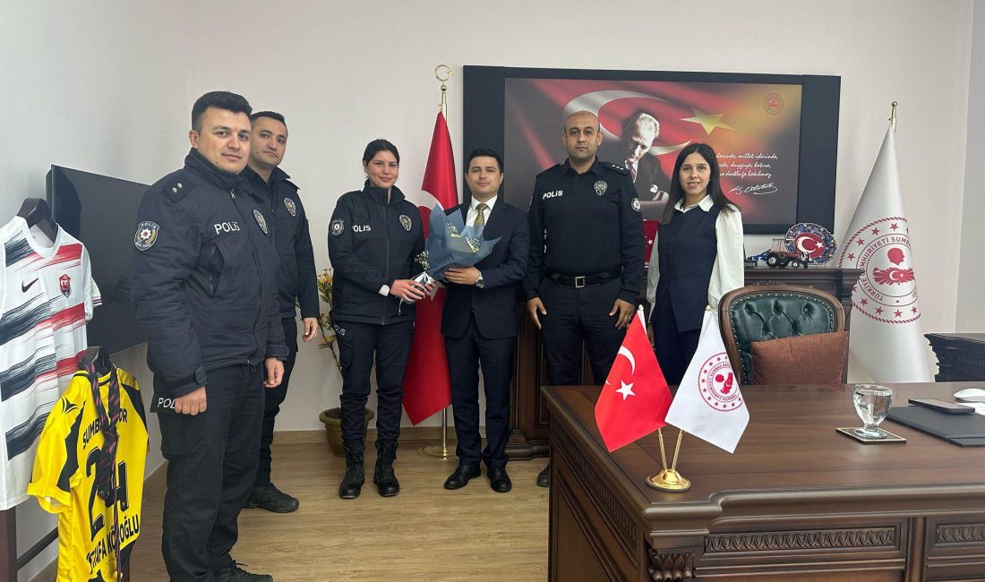 Sumbas ilçesinde, polisler, Emniyet Teşkilatının 180. Kuruluş yılı kutlamaları kapsamında