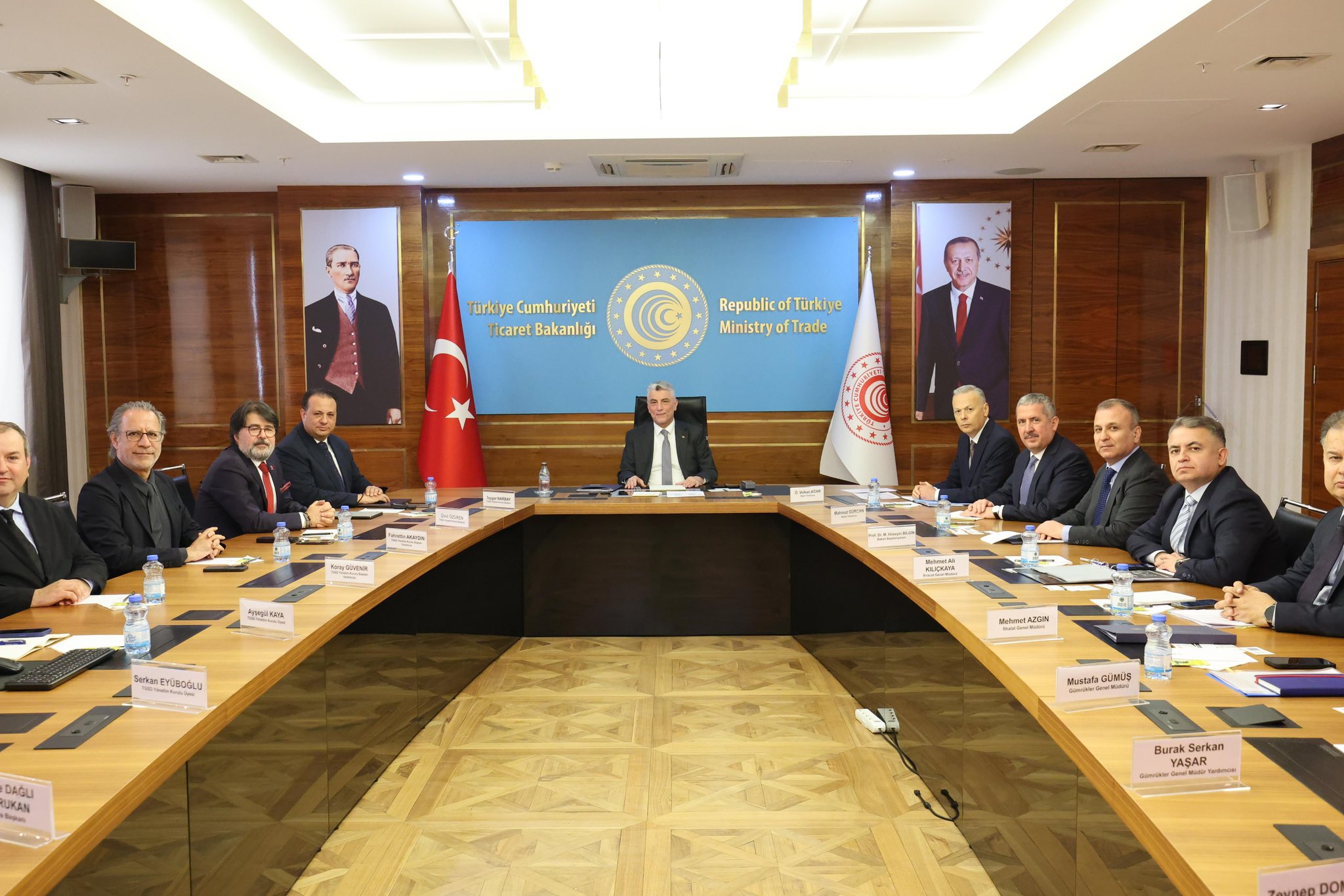 Bakan Bolat, Türkiye Giyim Sanayicileri Derneği temsilcileriyle bir araya geldi