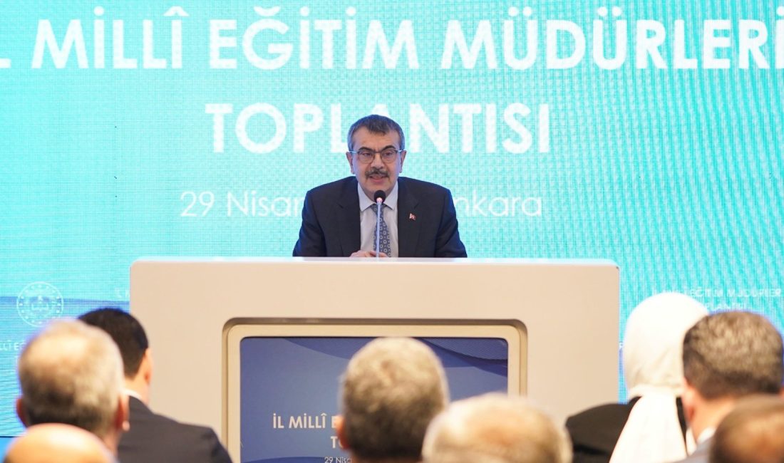 ANKARA, – MİLLİ Eğitim Bakanı Yusuf Tekin, bakanlık yöneticileri ve