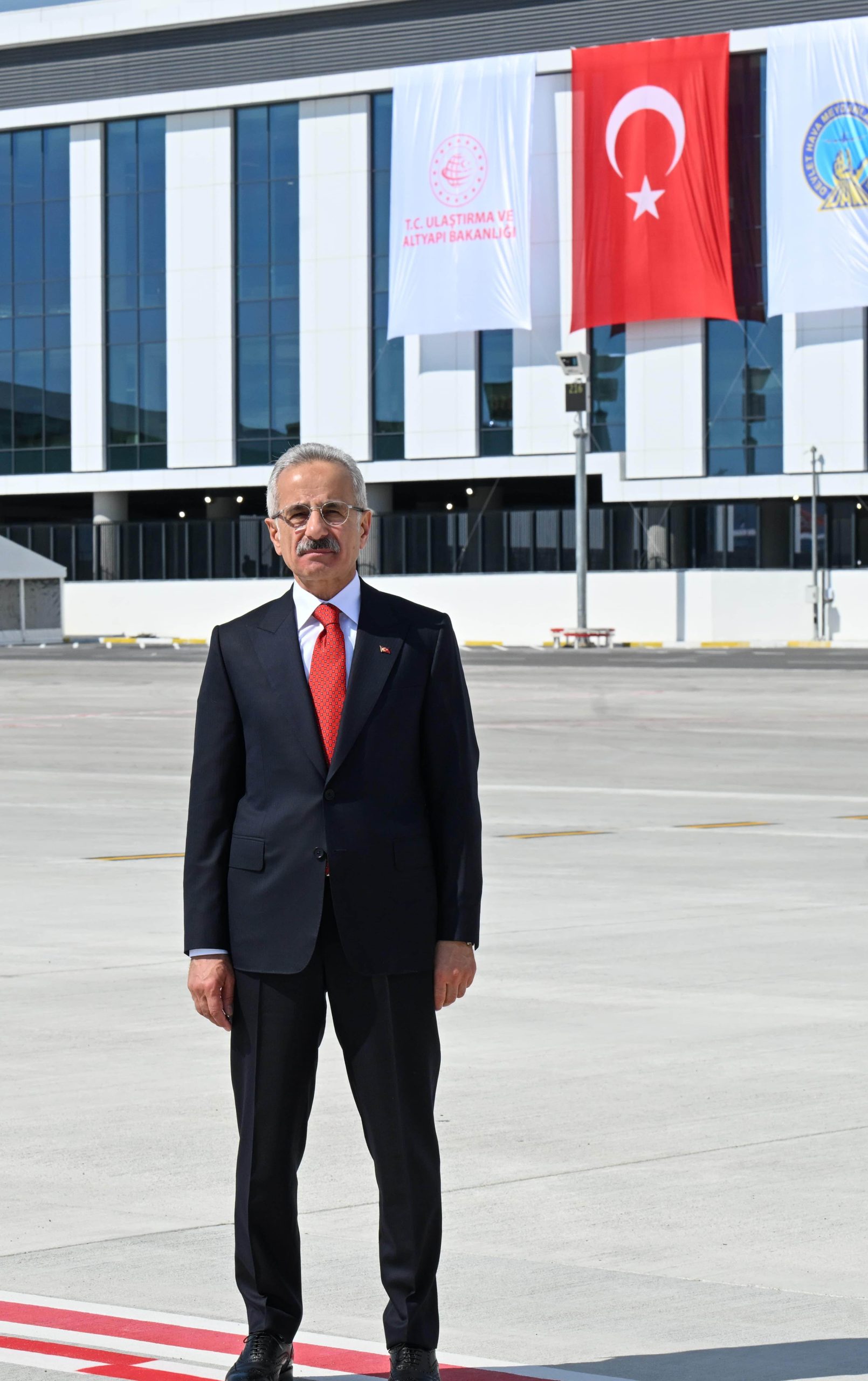 Deniz Limanı'ndan Antalya Havalimanı'na uçak yakıtı için boru hattı