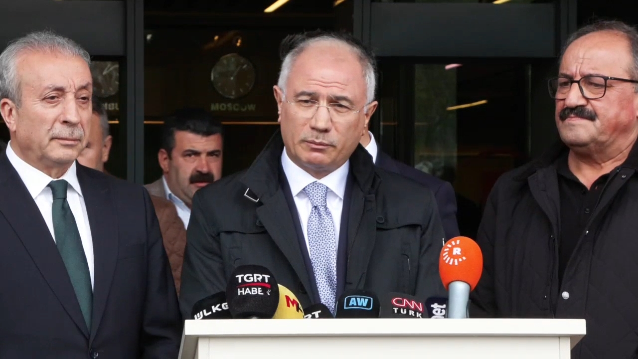 Efkan Ala, Sırrı Süreyya Önder'i hastanede ziyaret etti