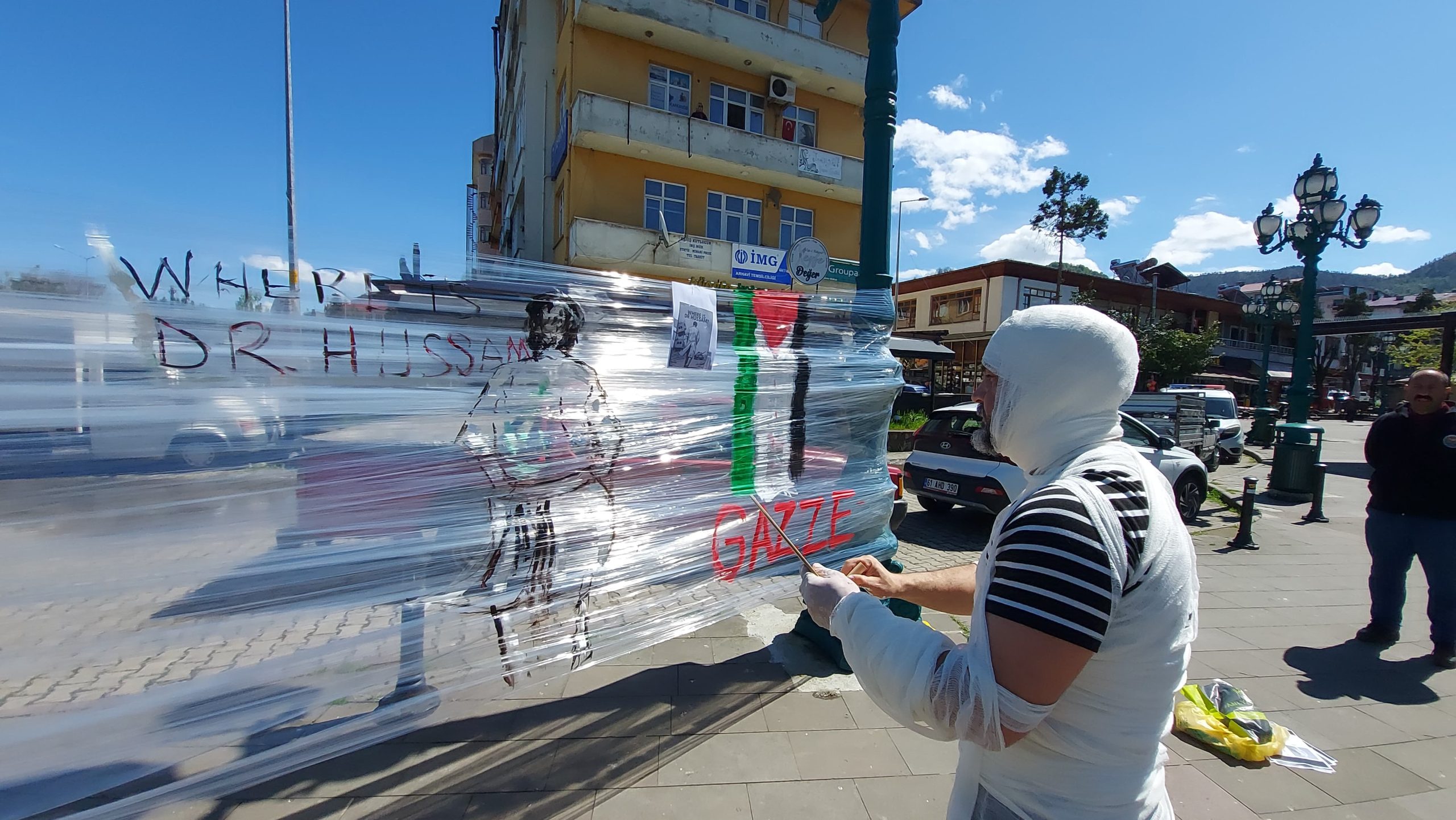 Gazze’de yaşananlara sanatıyla dikkat çekti