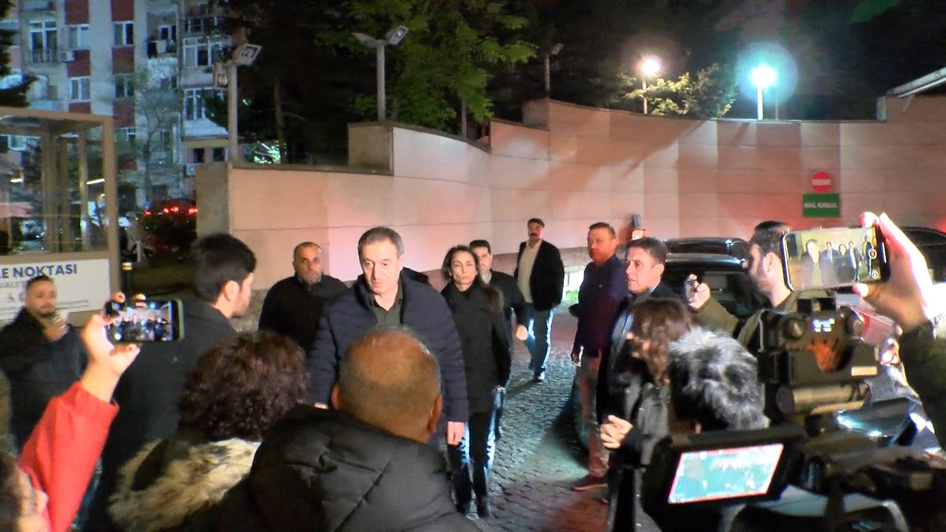 İstanbul DEM Parti Eş Genel Başkanları, Önder'in tedavi gördüğü hastaneye geldi