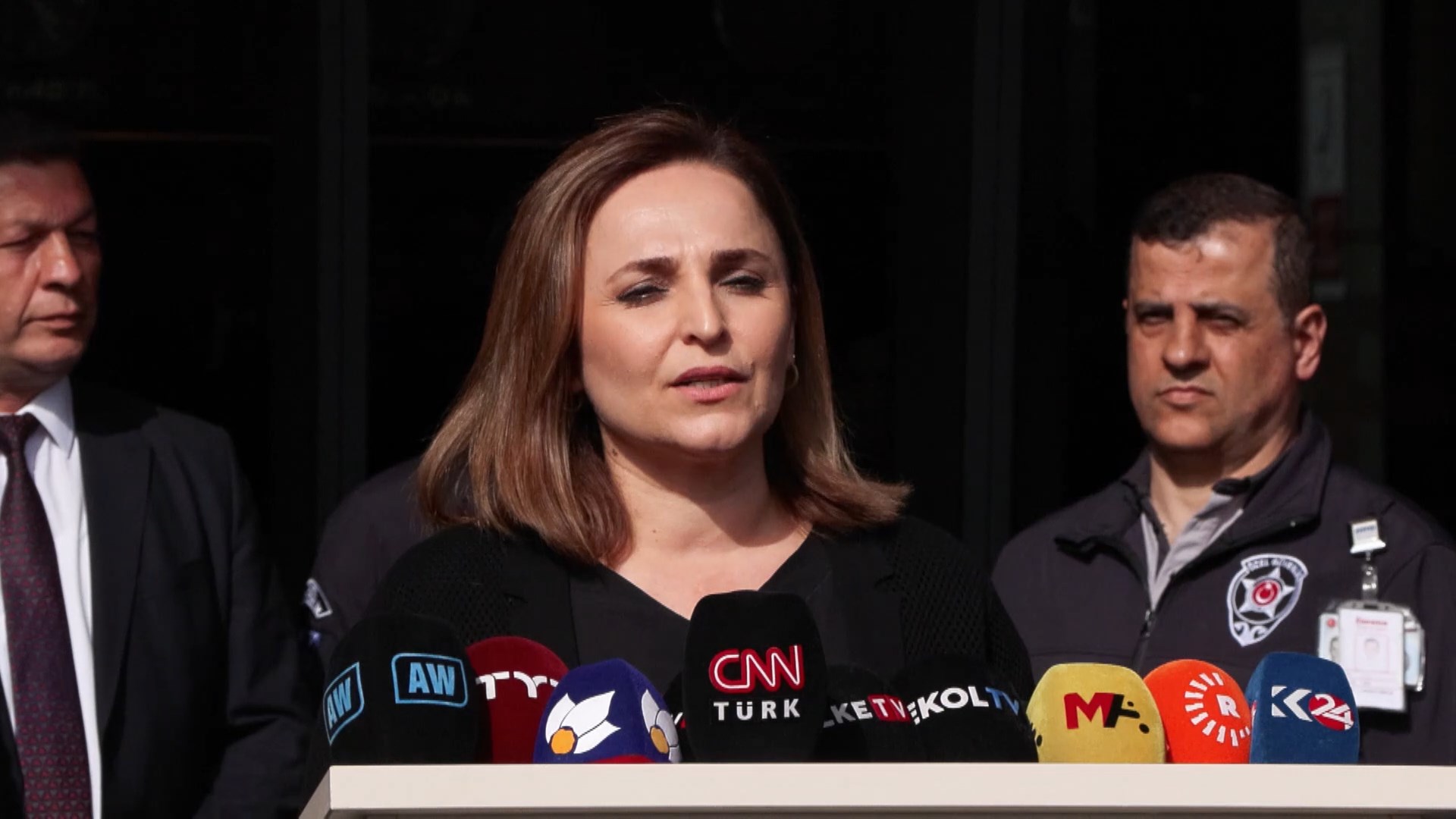 İstanbul DEM Parti sözcüsü Ayşegül Doğan: Doktorların yaptığı açıklamaya göre durum stabil