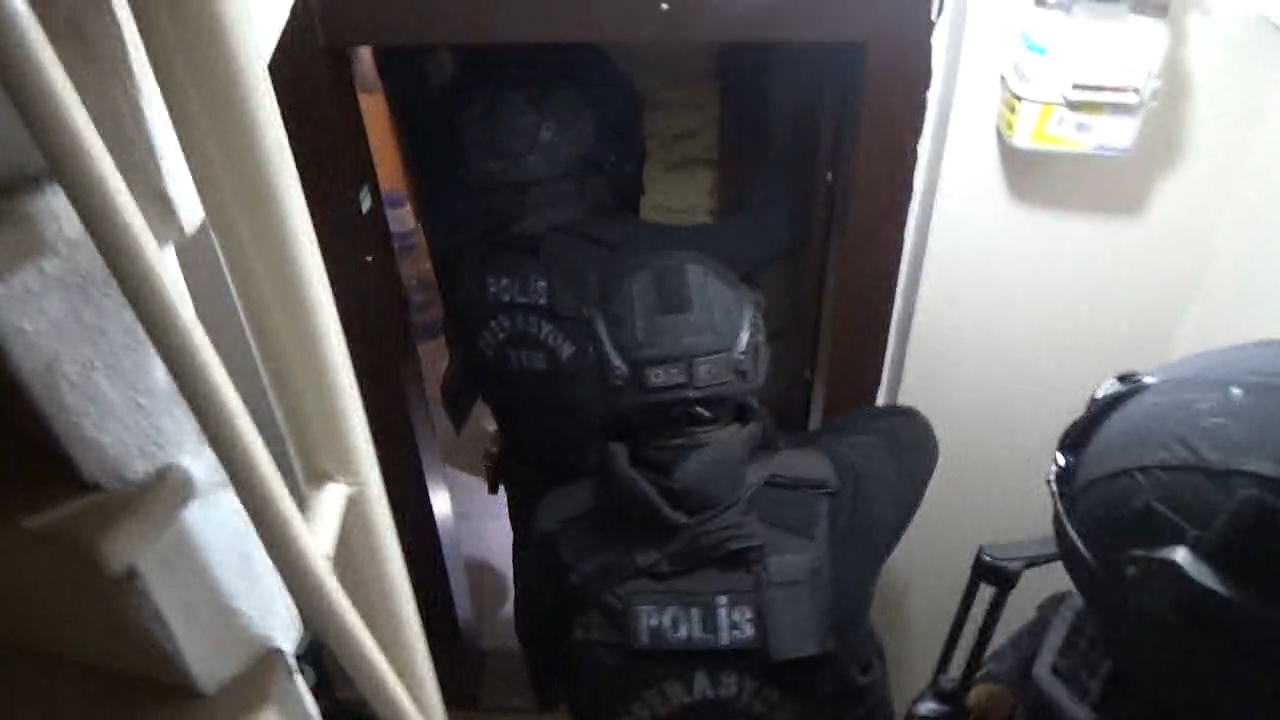 İstanbul İstanbul'da DEAŞ operasyonu: 20 gözaltı / Görüntü eklendi