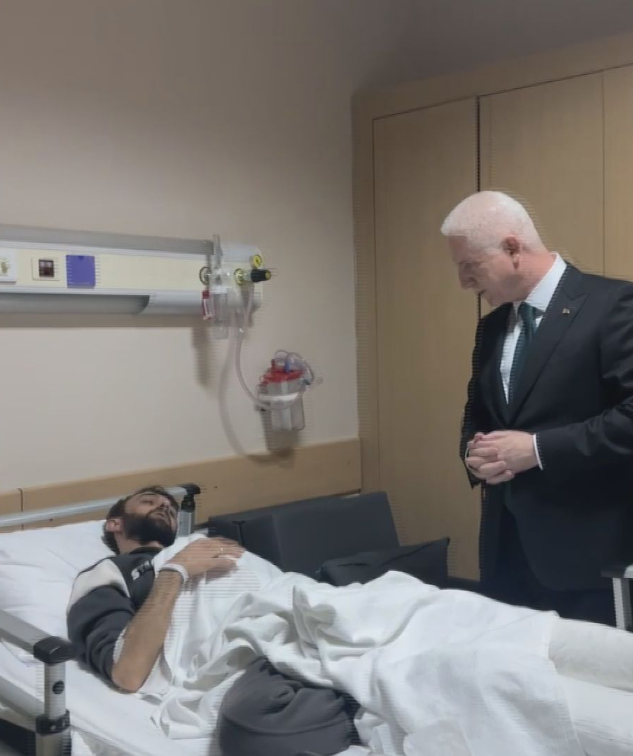 İstanbul - Vali Gül, depremde yaralanan vatandaşları hastanede ziyaret etti İstanbul Vali Gül, depremde yaralanan vatandaşları hastanede ziyaret etti
