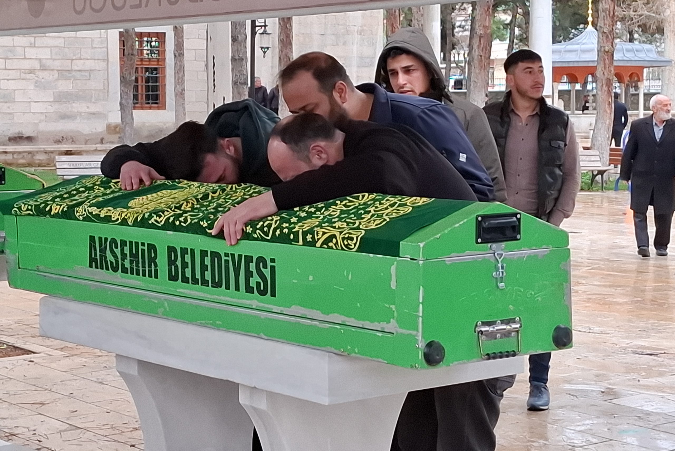 Marketteki yangında ölen 5 yaşındaki Muhammed toprağa verildi 1 Marketteki yangında ölen 5 yaşındaki Muhammed toprağa verildi