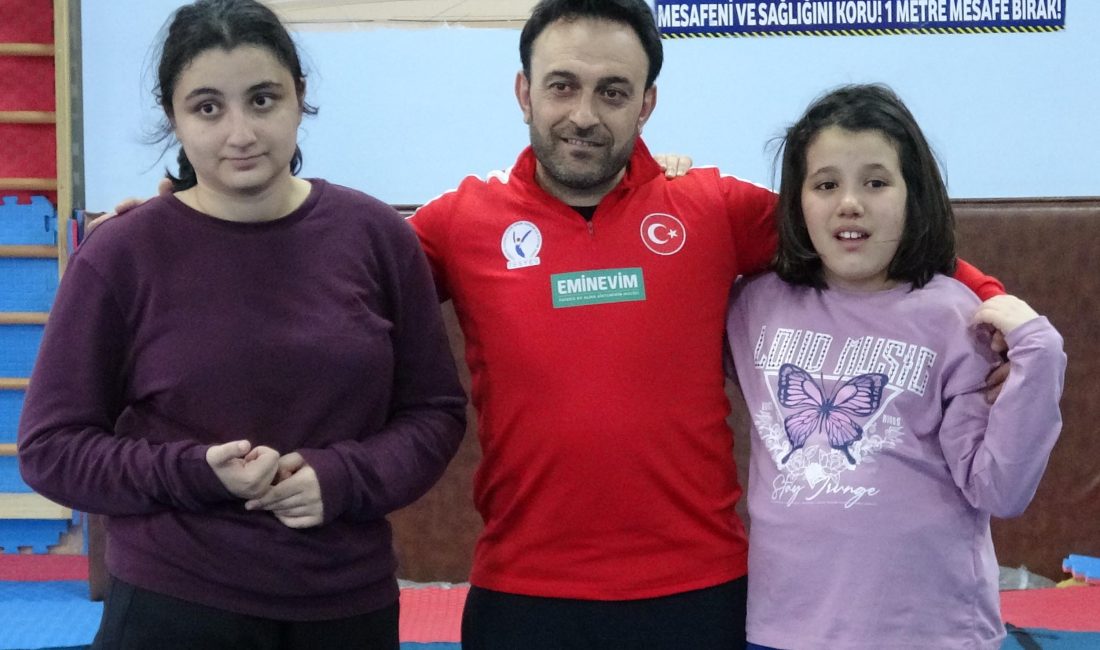 Salih TEKİN/ERZURUM, -OTİZMLİ Betül Okutucu (15) ile Enise Ahıskalıoğlu (10),