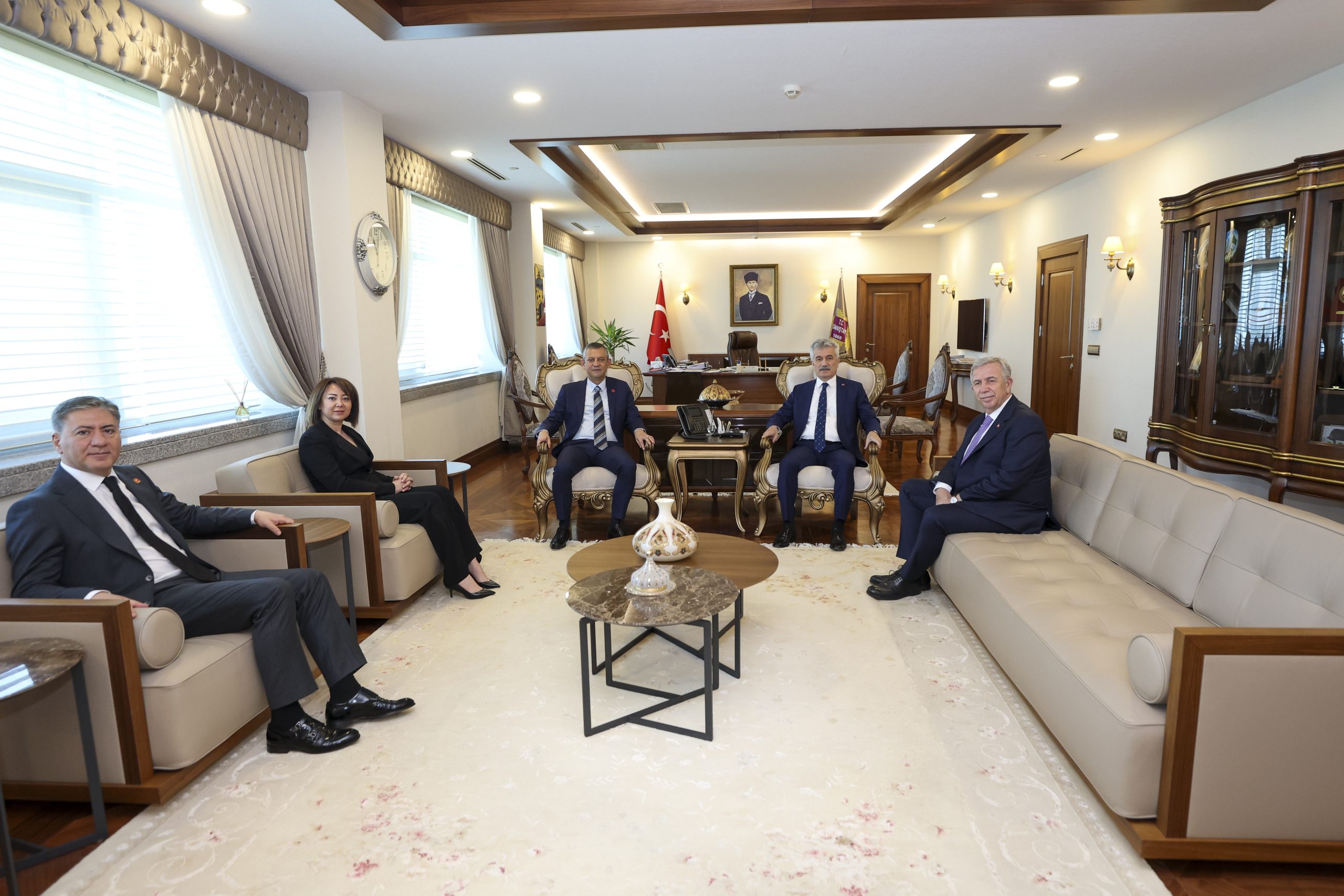 Özgür Özel: Kayyım siyaseten mümkün değil