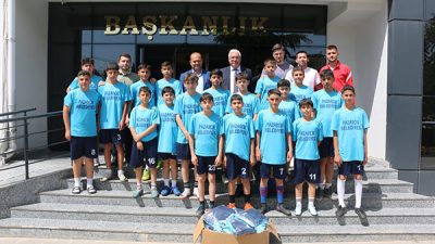 Pazarcık Belediye Başkanı Av. Haydar İkizer, gençlerin sporla büyümesine katkı