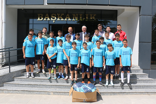 Pazarcık Belediye Başkanı Av. Haydar İkizer, gençlerin sporla büyümesine katkı