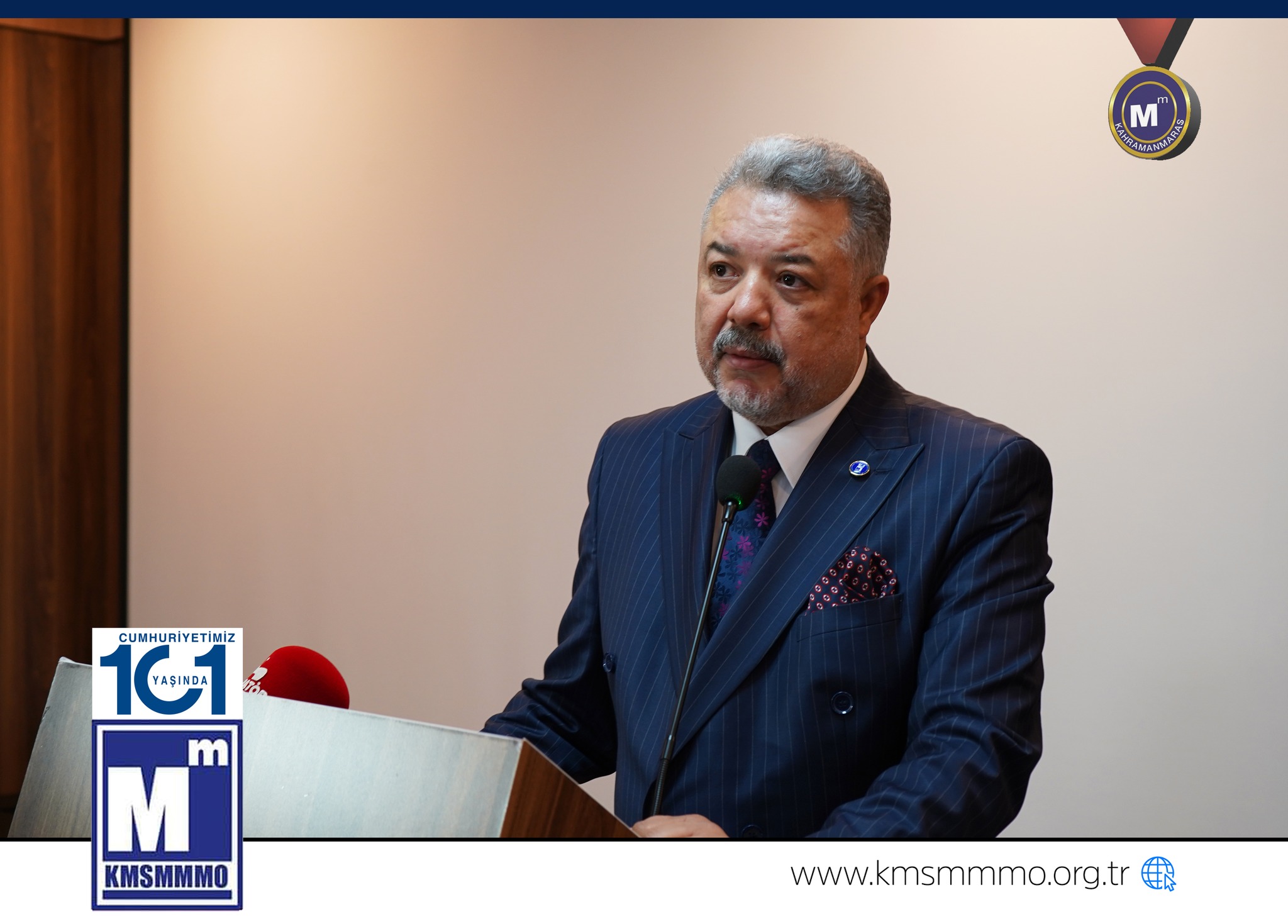 Microphones and recorders for journalism symbol.