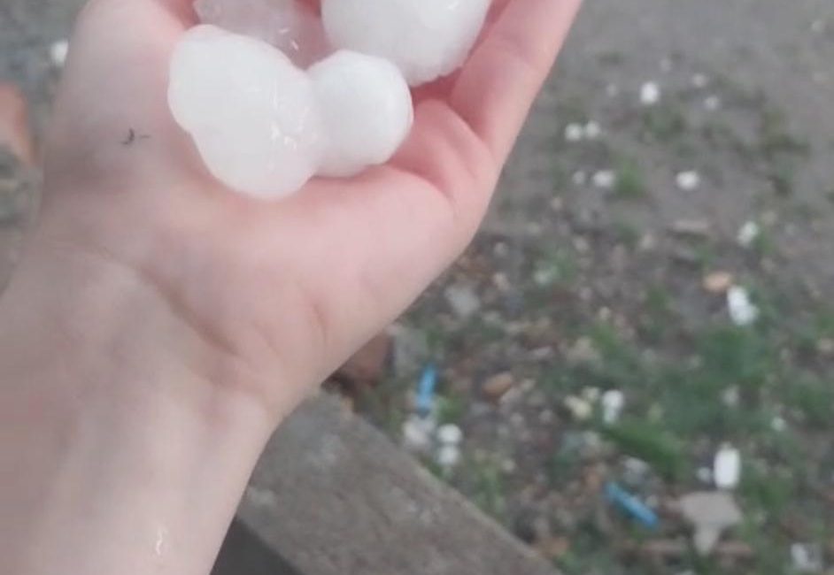 Ceyhun ÖZER/CEYHAN (Adana), – ADANA’nın Ceyhan ilçesinde etkili olan dolu