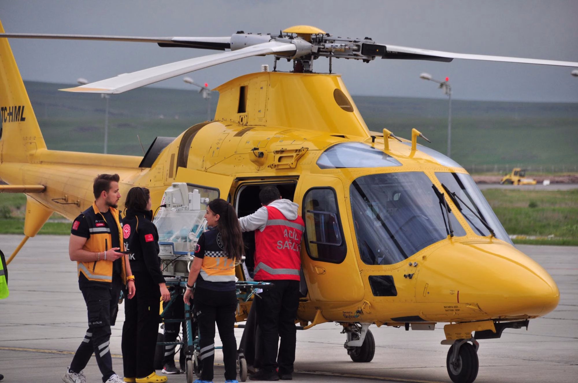 Ambulans helikopter, günlük Çinan bebek için havalandı