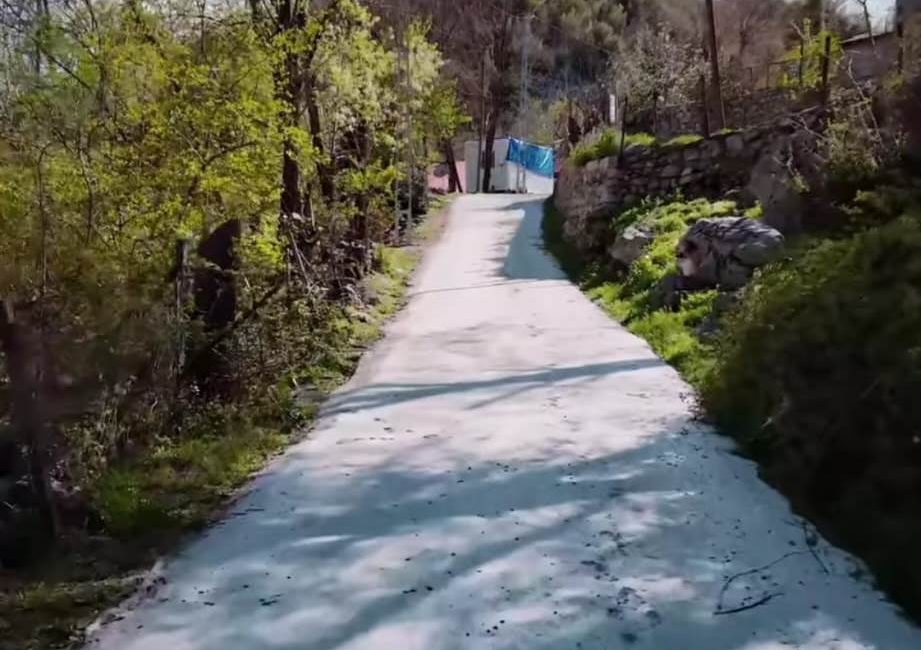 Andırın Belediyesi tarafından ilçemize bağlı mahallelerde yol yapım ve betonlama