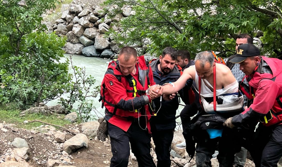 ARAMA ÇALIŞMALARINDA KAYALIKLARA ÇARPAN DALGIÇ POLİS YARALANDI Hakkari’nin Yüksekova ilçesinde
