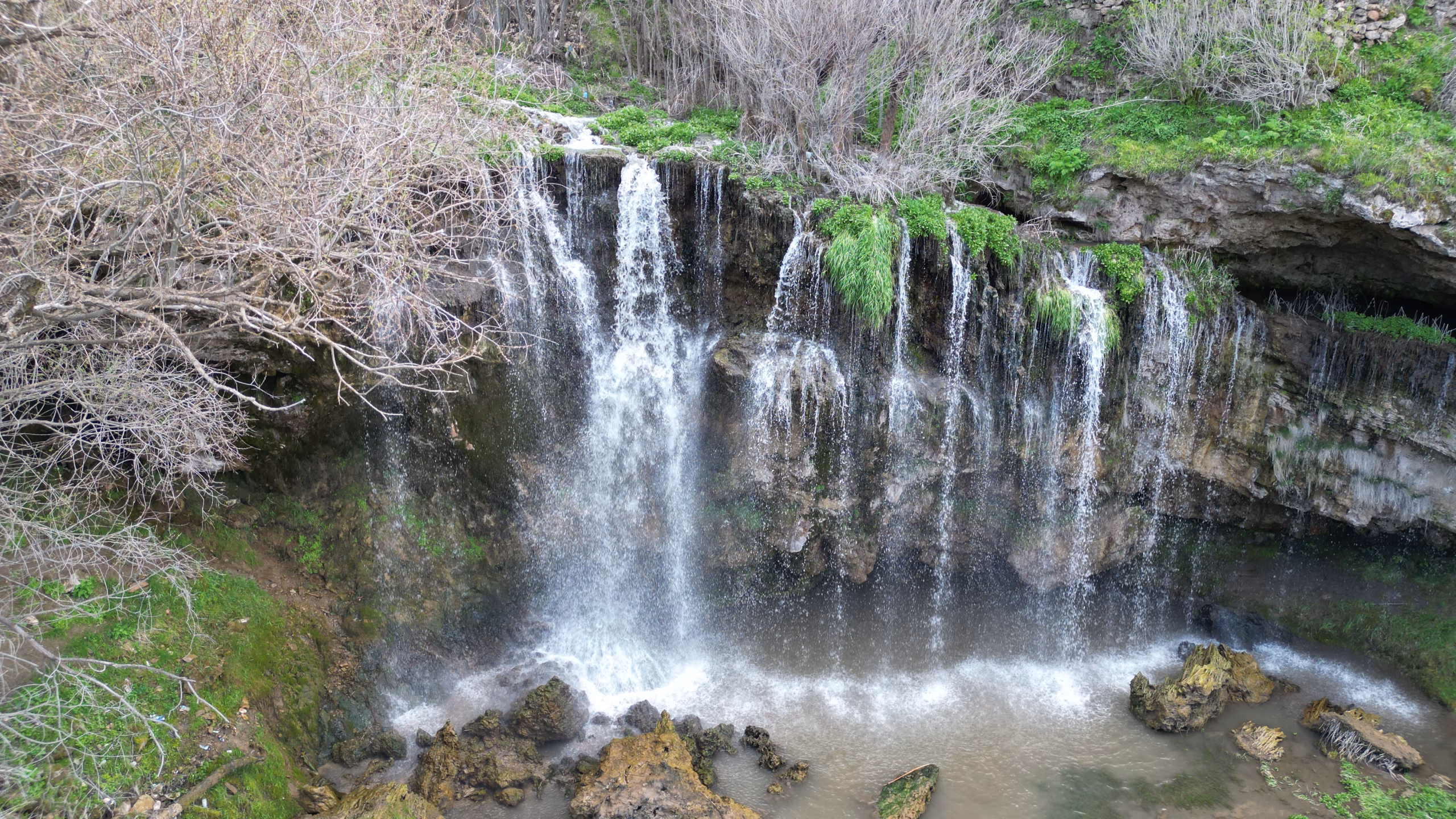 Doğa harikası şelaleye 'çöp' gölgesi/Ek fotoğraflar